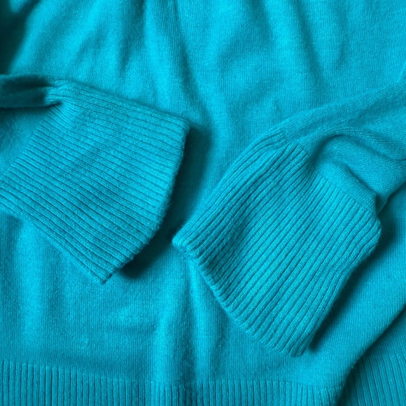 Le Chateau Y2K Turquoise Knit V Neck Sweater Top Size XS Minimalist Canadian - Picture 9 of 13